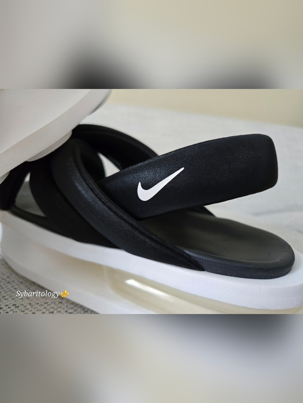 NWT NIKE AIR MAX ISLA Women's Black Platform Slide Sandals Size: 11/43 - Picture 6 of 13